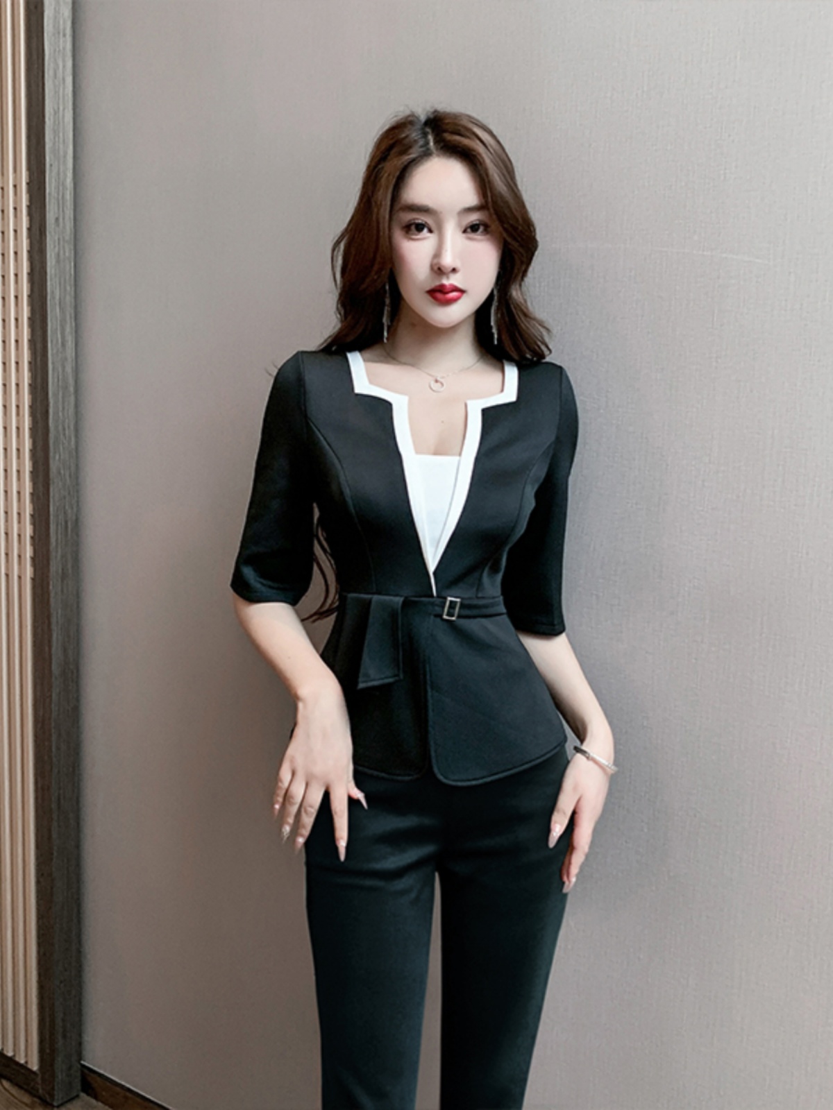 우아한 발 마사지 기술자 유니폼 여성 고급 뷰티 살롱  - Spa Wellness And Beauty 리뷰 및 가격